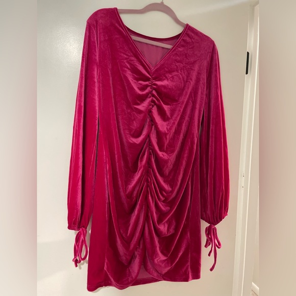 Pink velvet dress - Picture 2 of 2